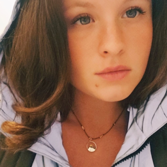 Meet your Posher, Ali - Picture 4 of 5